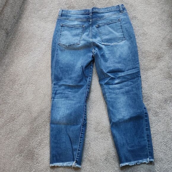 Altar'd State Distressed Relaxed Fit Cropped Jeans Size 31 US 12 - Picture 4 of 6